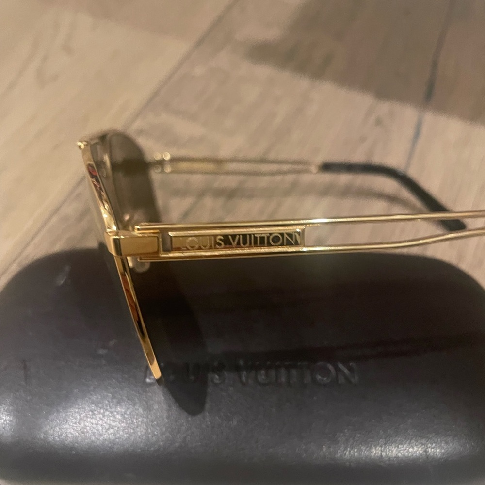 Louis Vuitton sunglasses - Picture 3 of 4